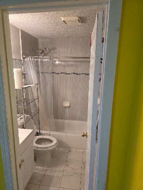Master bed+bath (available)