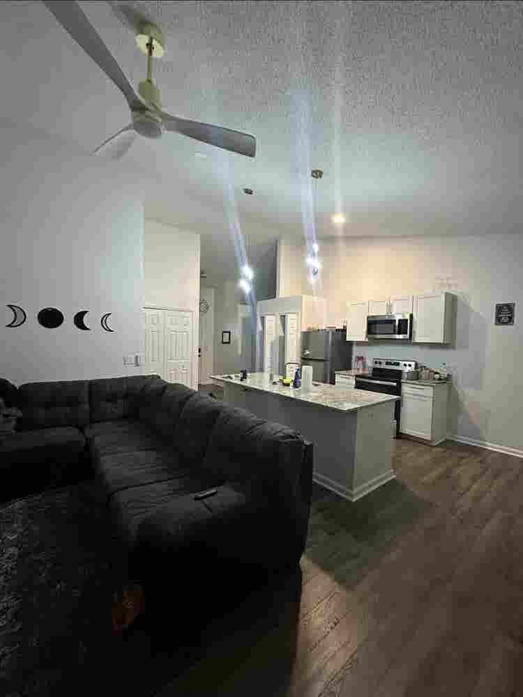 Nice bedroom for rent!!