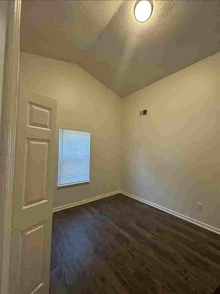 Nice bedroom for rent!!