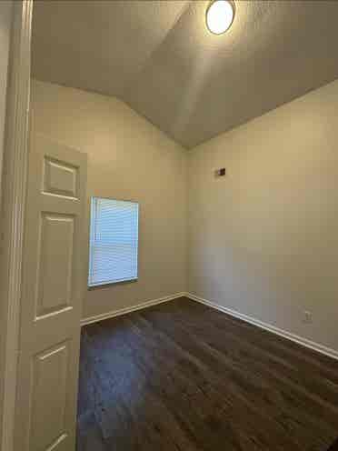 Nice bedroom for rent!!