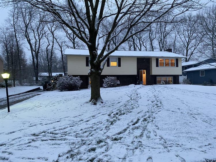 Room for rent in North Canton