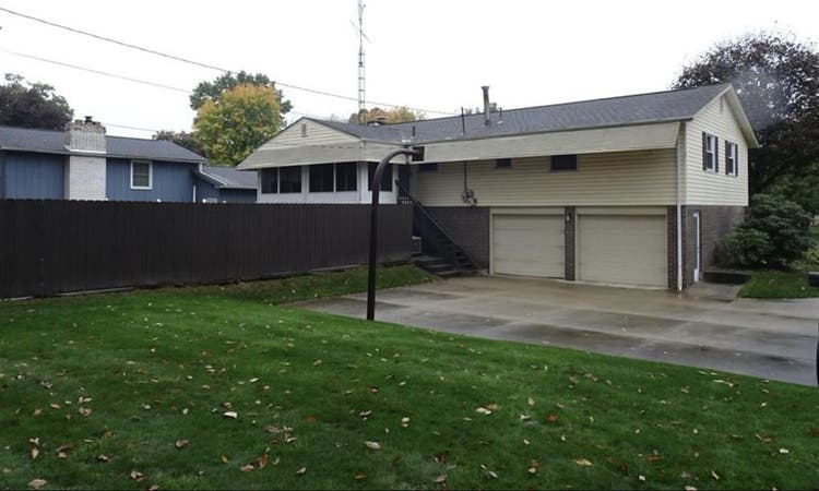 Room for rent in North Canton