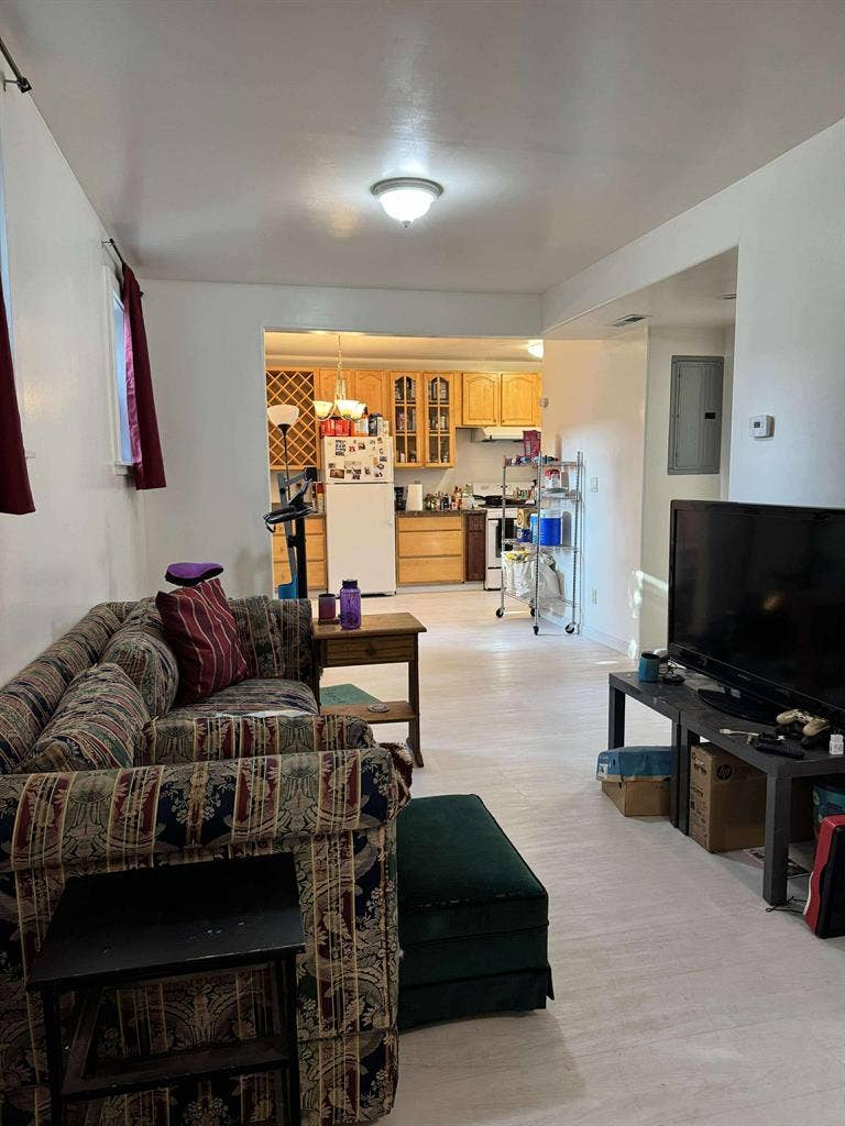 Private Room in 2bd Unit, Fruitvale
