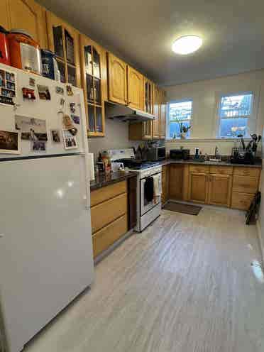 Private Room in 2bd Unit, Fruitvale