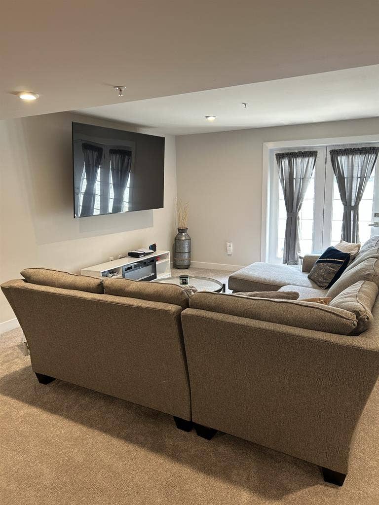 Private & Spacious Basement Room