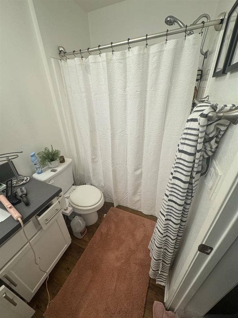 Looking for roomate July 1st!!