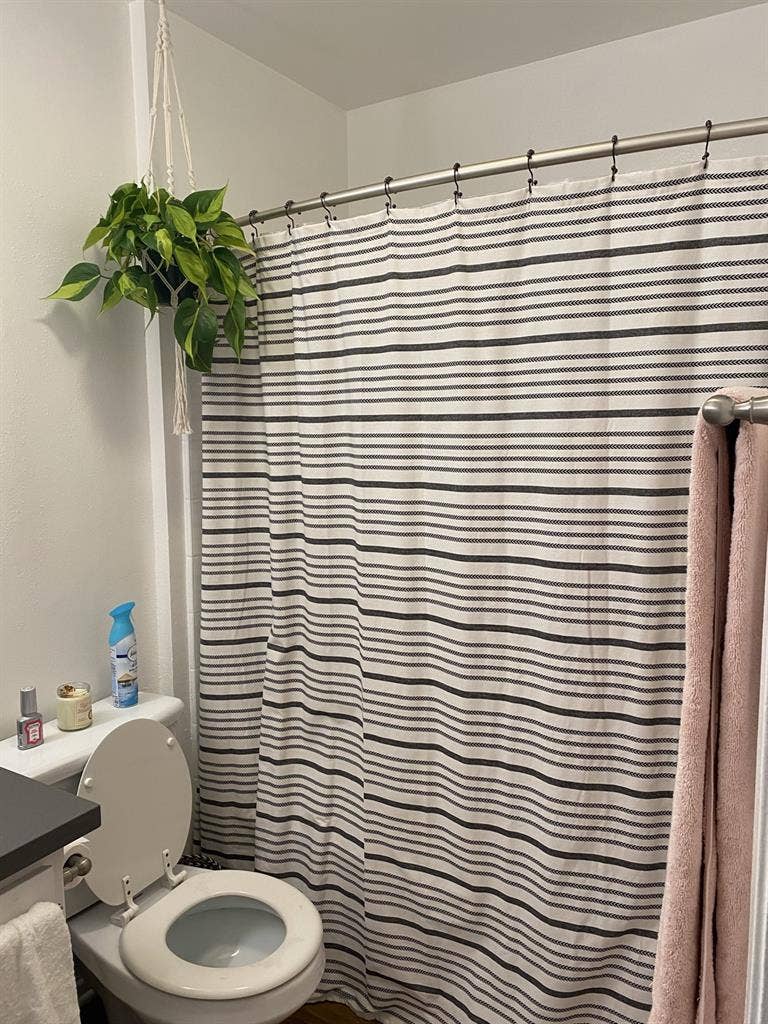 Looking for roomate July 1st!!