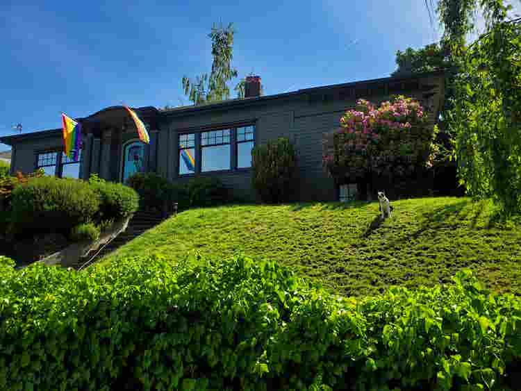 2 Lg. rooms Mt. Baker neighborhood