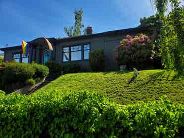 2 Large bedrooms available