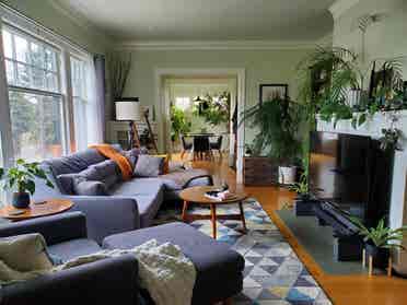 2 Large bedrooms available