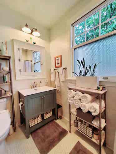 2 Large bedrooms available