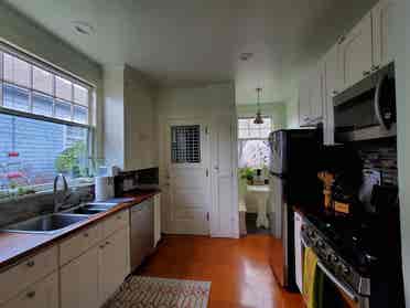2 Large bedrooms available