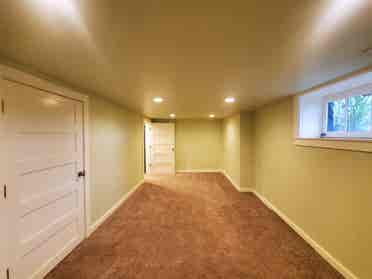 2 Large bedrooms available