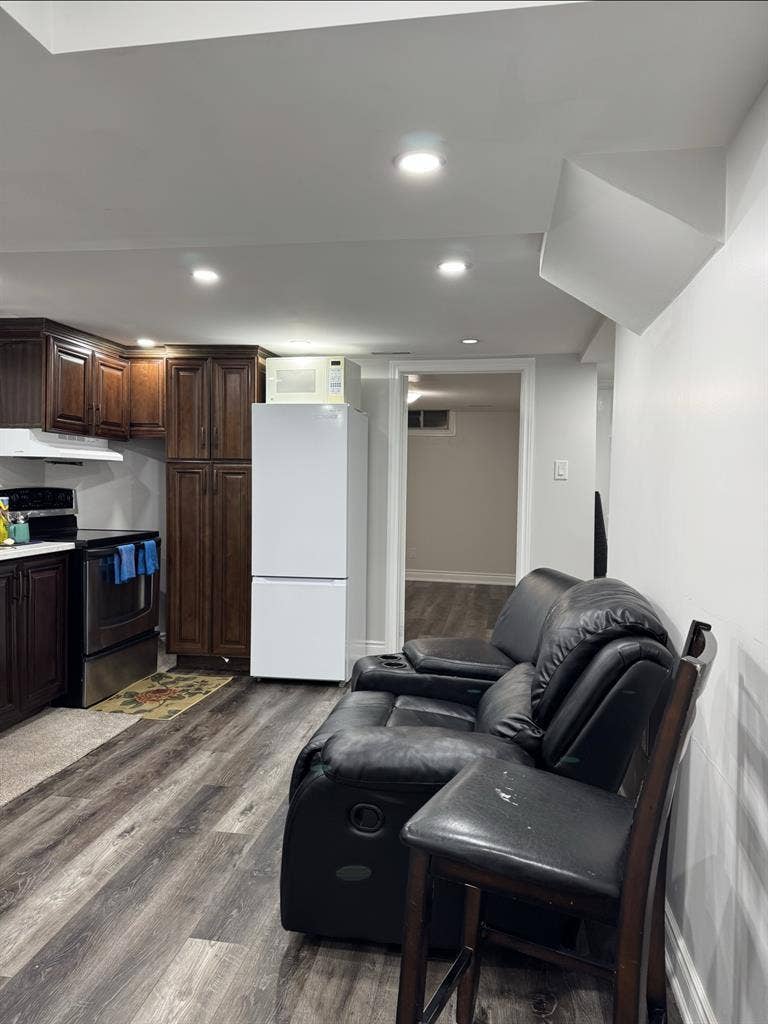 Furnished room