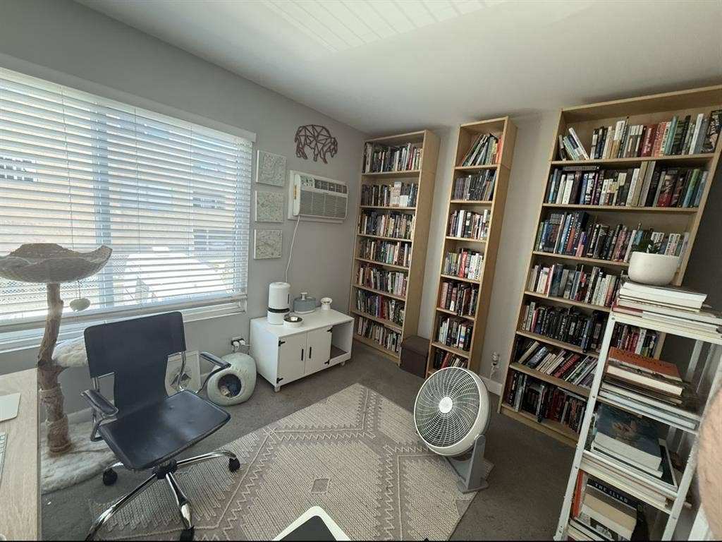 Bright 2BR in Sherman Oaks