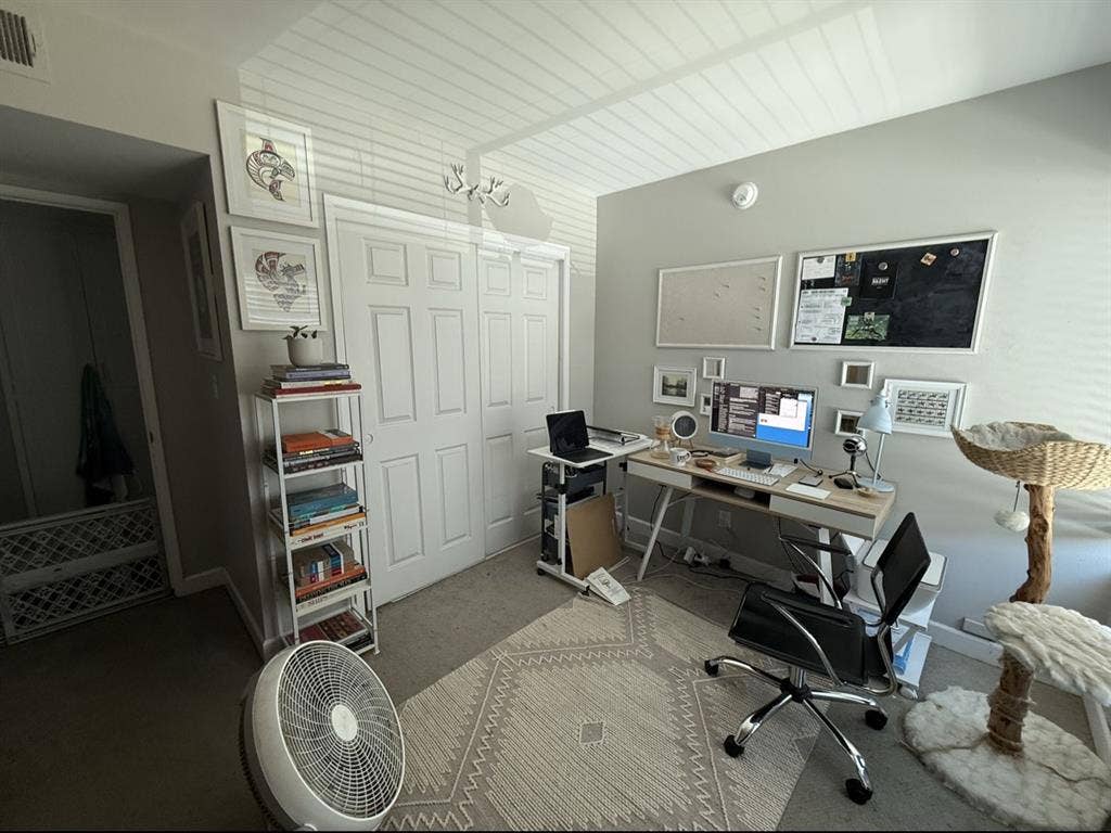 Bright 2BR in Sherman Oaks