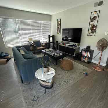 Bright 2BR in Sherman Oaks