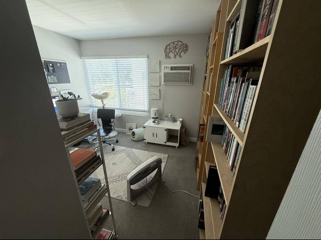 Bright 2BR in Sherman Oaks