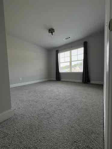 2 Rooms Available In a House