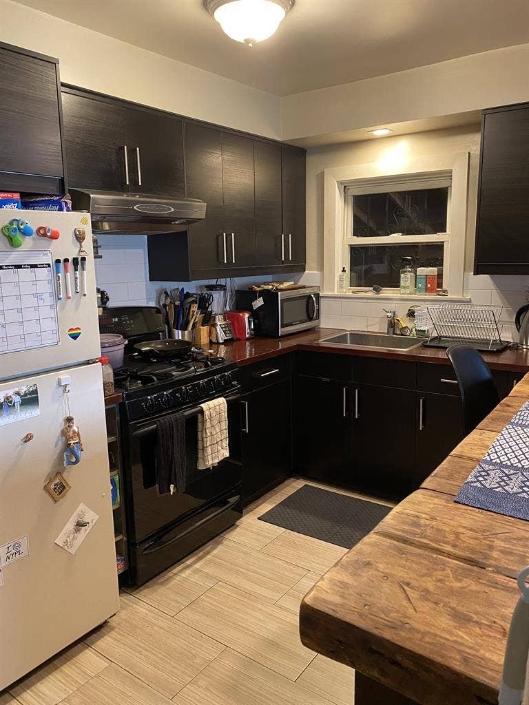 Bedroom available in Greenpoint