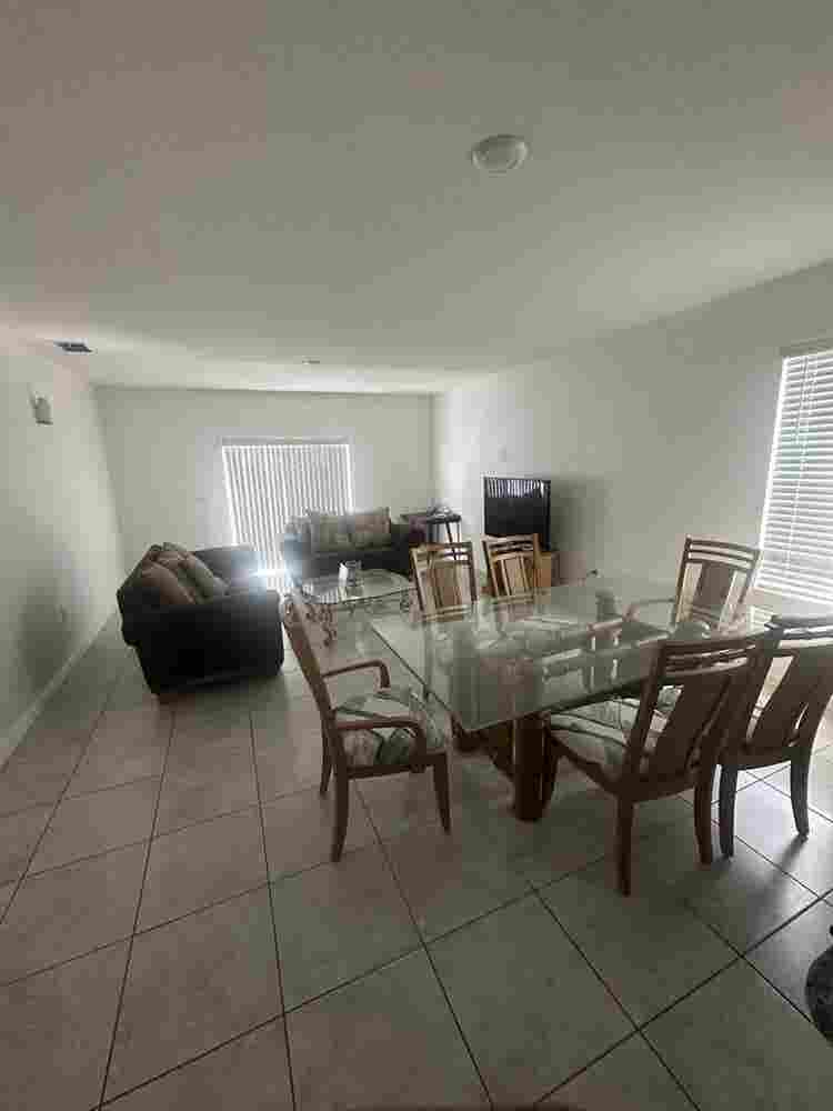 Small room for rent