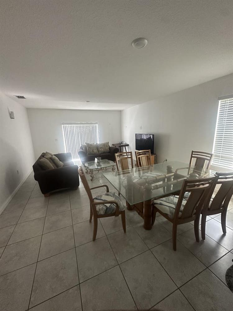 Small room for rent