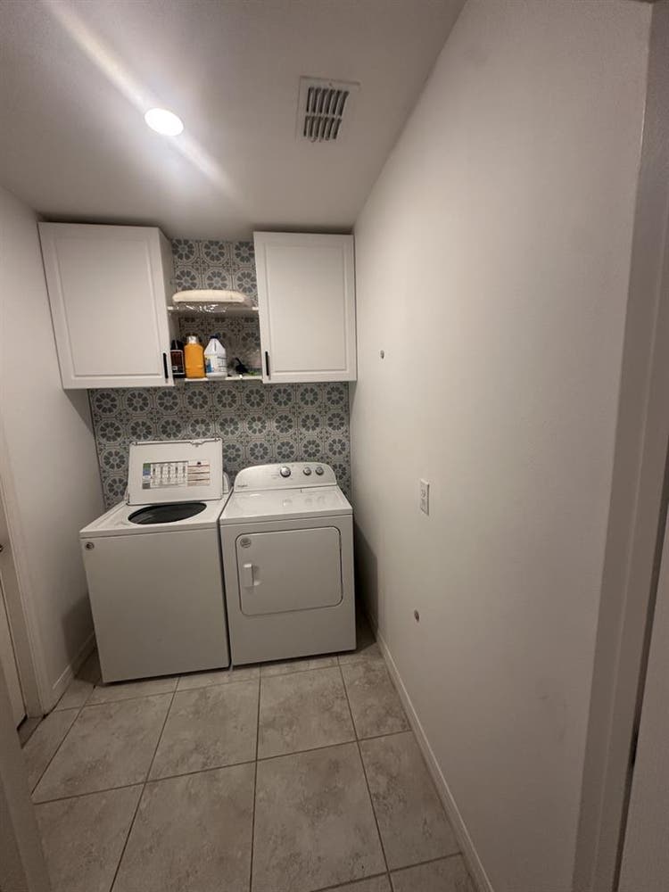 Small room for rent