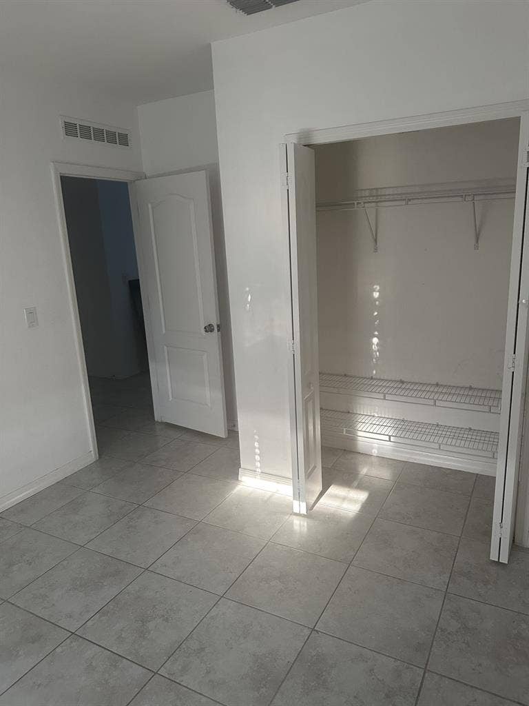 Small room for rent