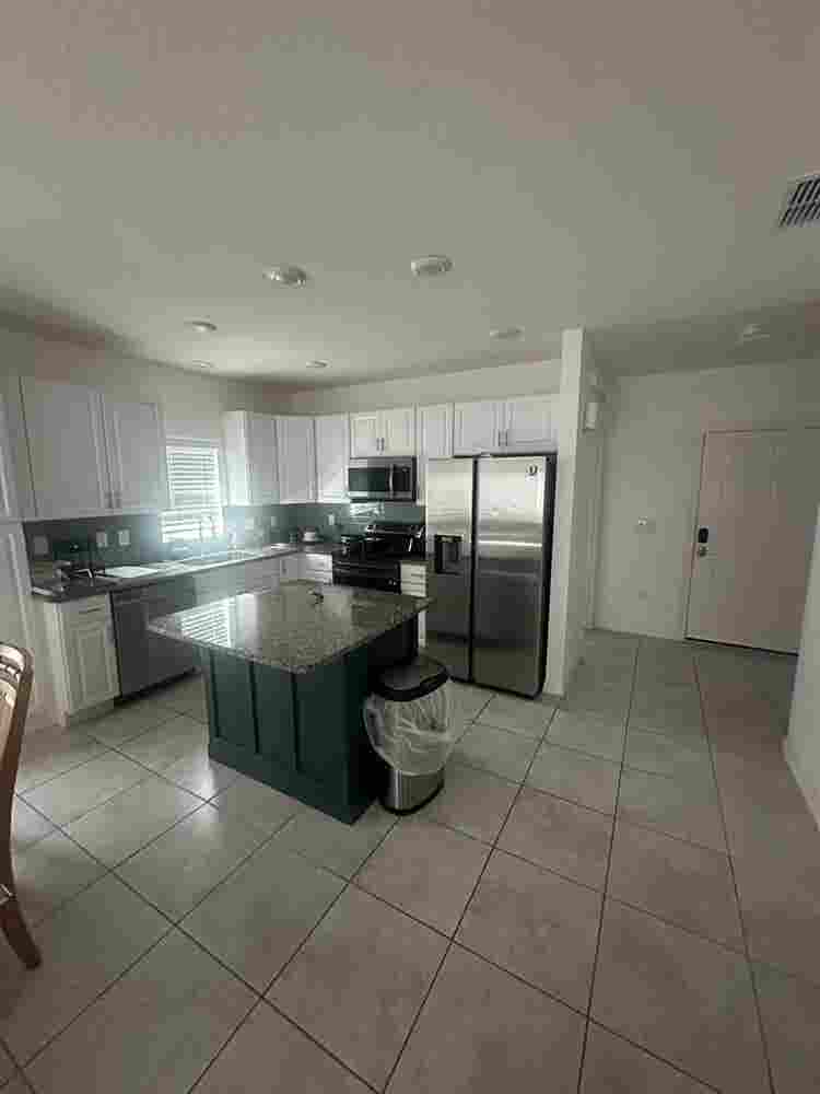 Small room for rent