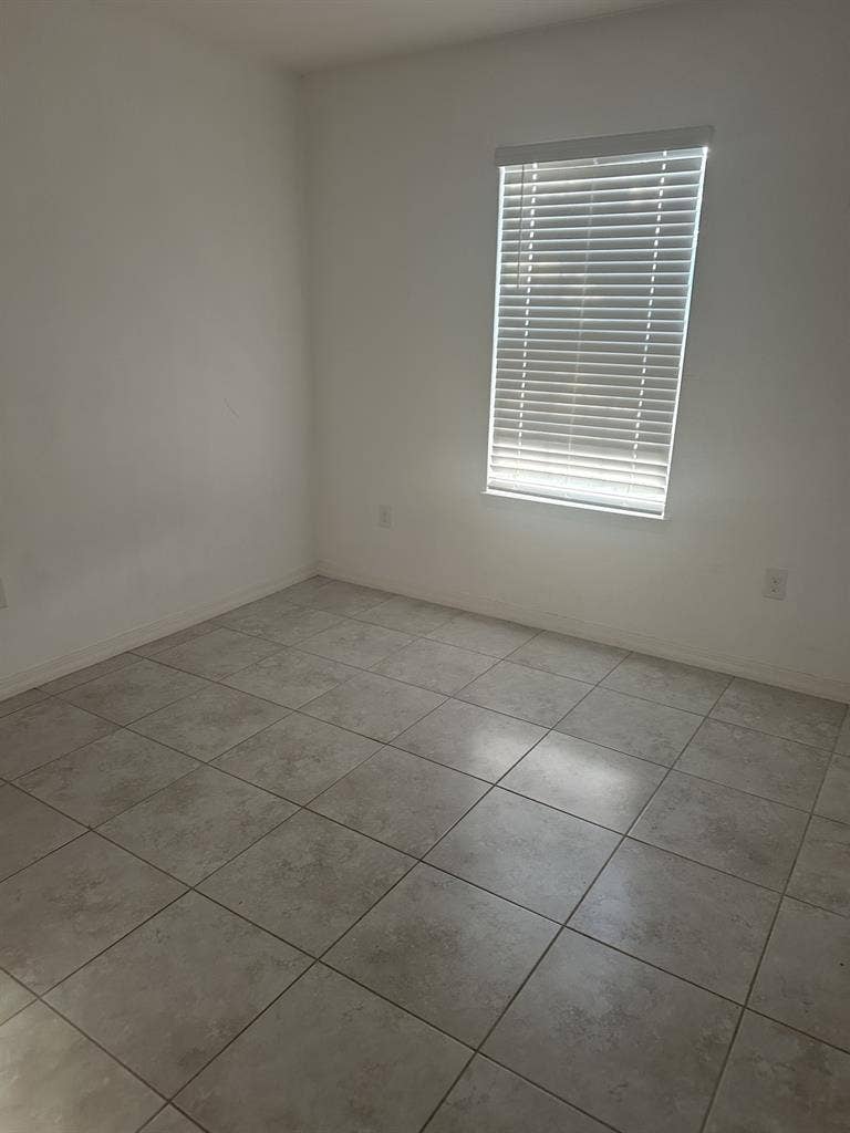 Small room for rent