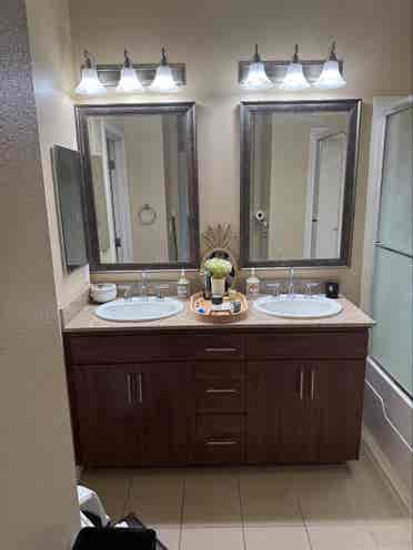 Walking distance to downtown