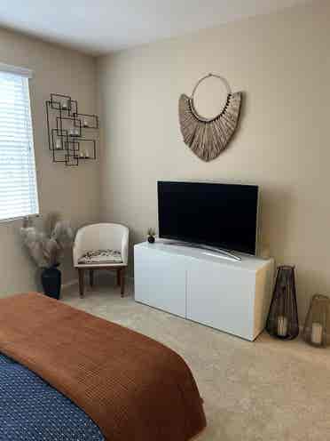Gorgeous Furnished Room & Bath