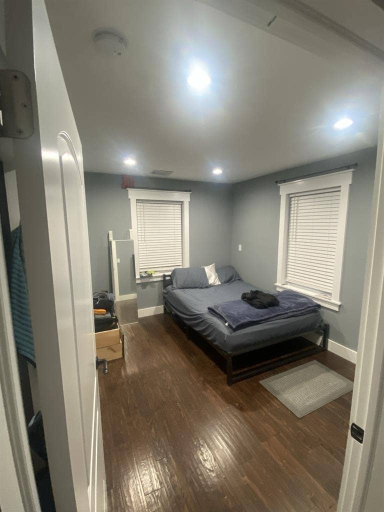 Looking for a roommate