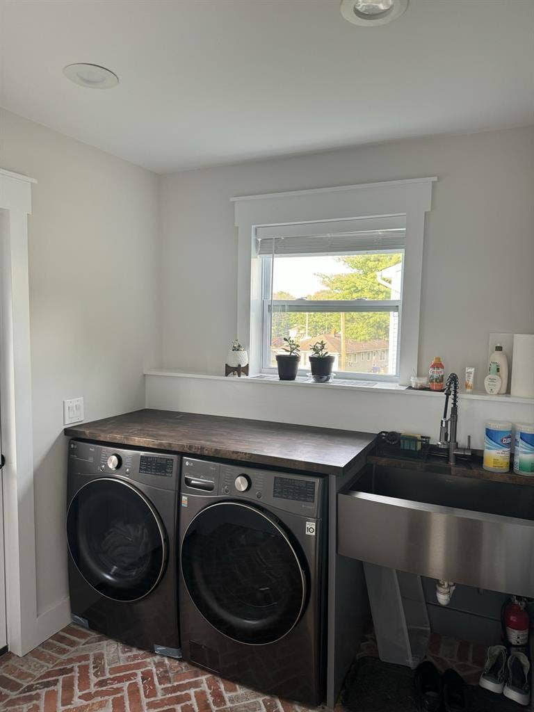 Looking for a roommate