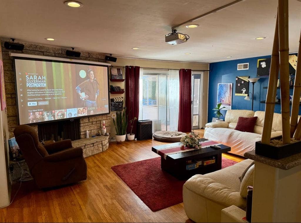 $ Room In Sherman Oaks Housee