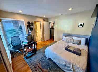$ Room In Sherman Oaks Housee