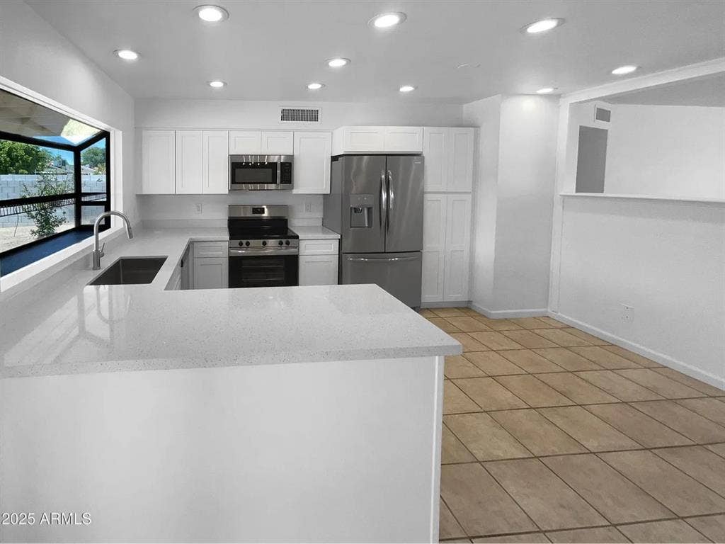 3 bedroom house available for rent