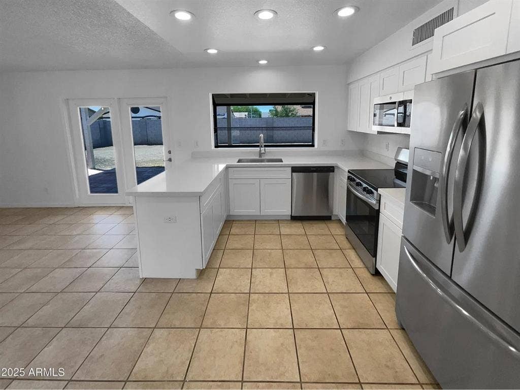 3 bedroom house available for rent