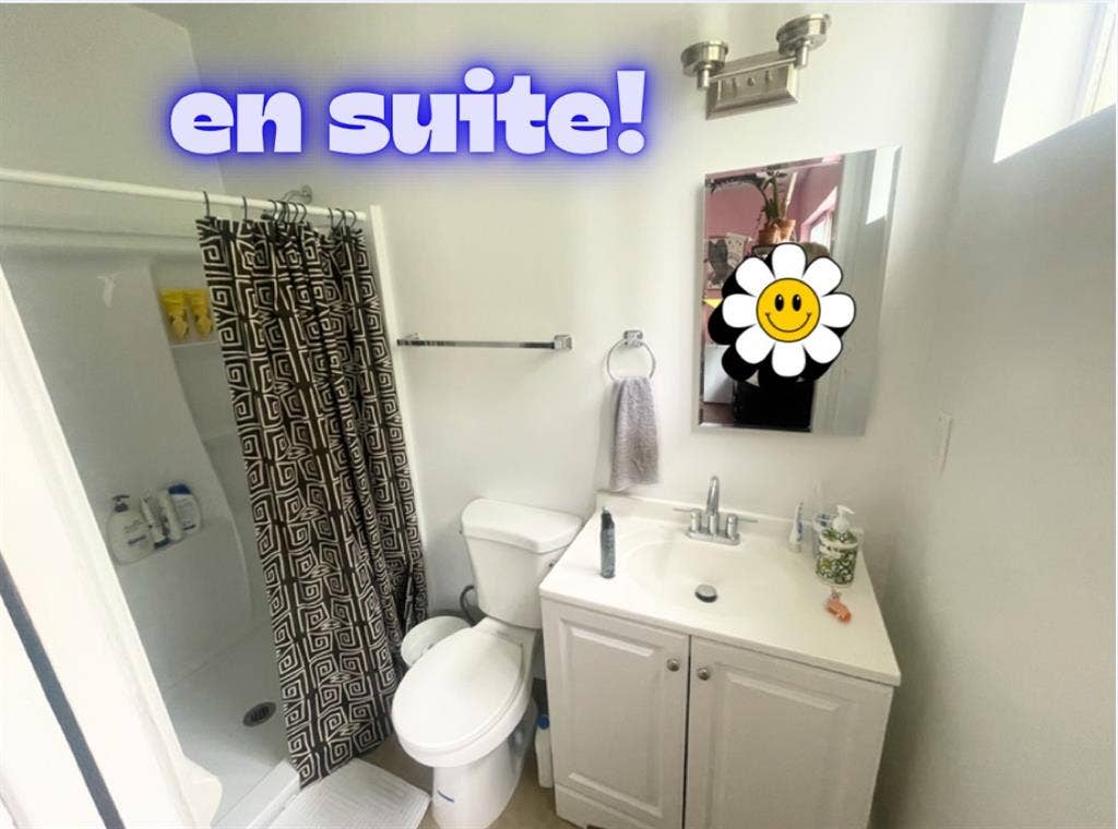 Huge room with en suite in Weho!
