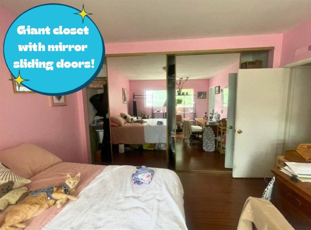Huge room with en suite in Weho!