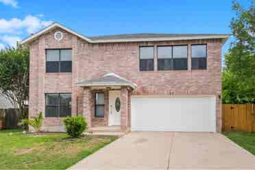 Beautiful ‘ room available!