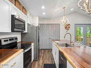 LRG.PRIVATE BEDROOM/FULL FURNISHED