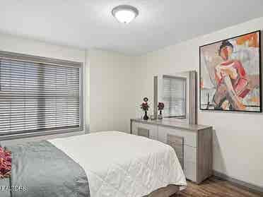 LRG.PRIVATE BEDROOM/FULL FURNISHED