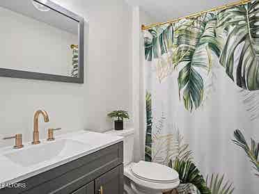 LRG.PRIVATE BEDROOM/FULL FURNISHED