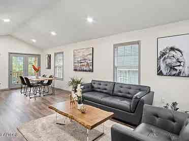 LRG.PRIVATE BEDROOM/FULL FURNISHED