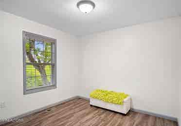 LRG.PRIVATE BEDROOM/FULL FURNISHED