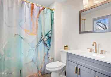 LRG.PRIVATE BEDROOM/FULL FURNISHED