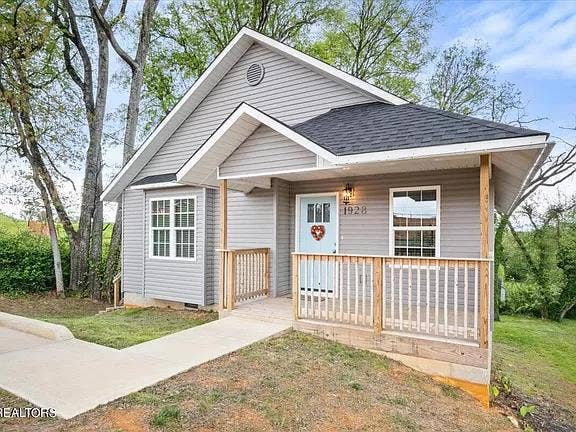 LRG.PRIVATE BEDROOM/FULL FURNISHED