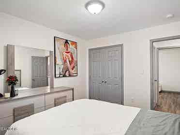 LRG.PRIVATE BEDROOM/FULL FURNISHED