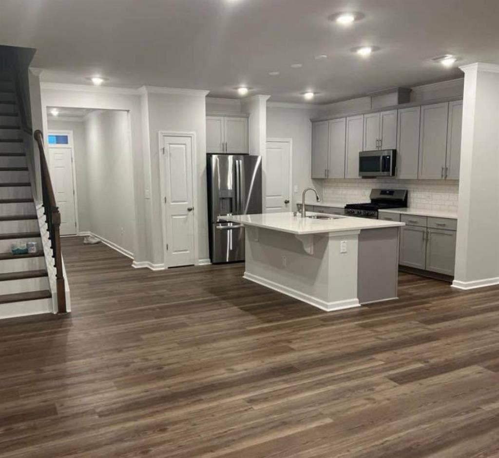 Independent room and bath available
